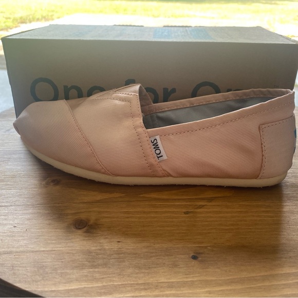 Tom’s - Picture 1 of 3